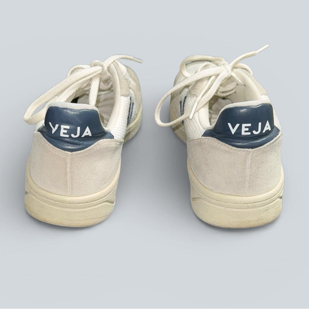 VEJA V-10 Sneakers - Picture 6 of 10